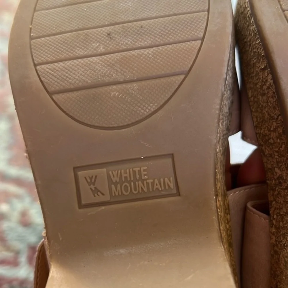 White Mountain FOOTBEDS Womens 8 like pink Platform Sandals Open Toe Rivets 70s